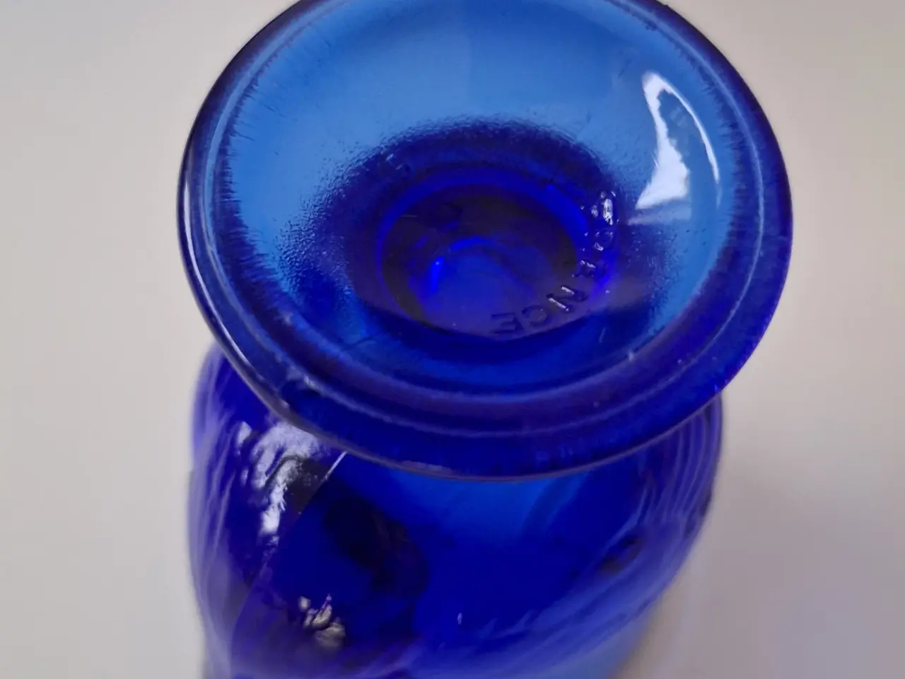 Billede 3 - 8 franske vintage æggebægre i blåt glas
