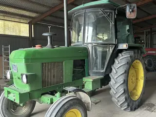 John Deere 2140