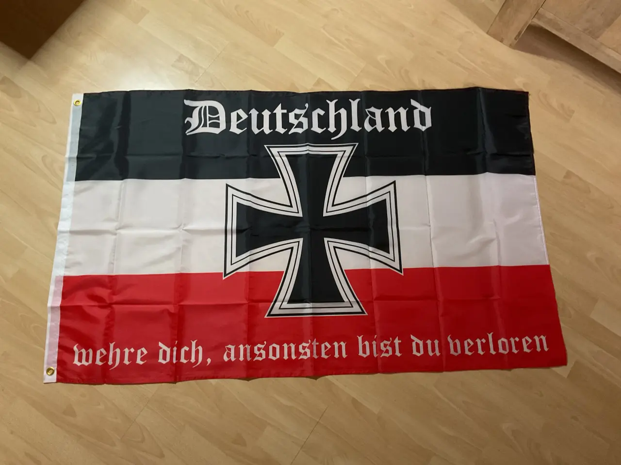 Billede 2 - 2 forskellige flag