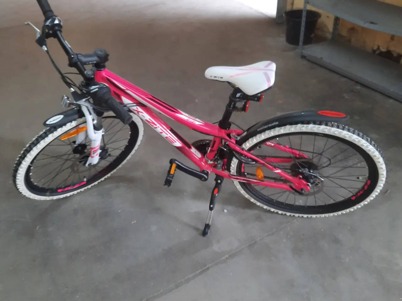 Billede 1 - pige cykel 8 år som ny