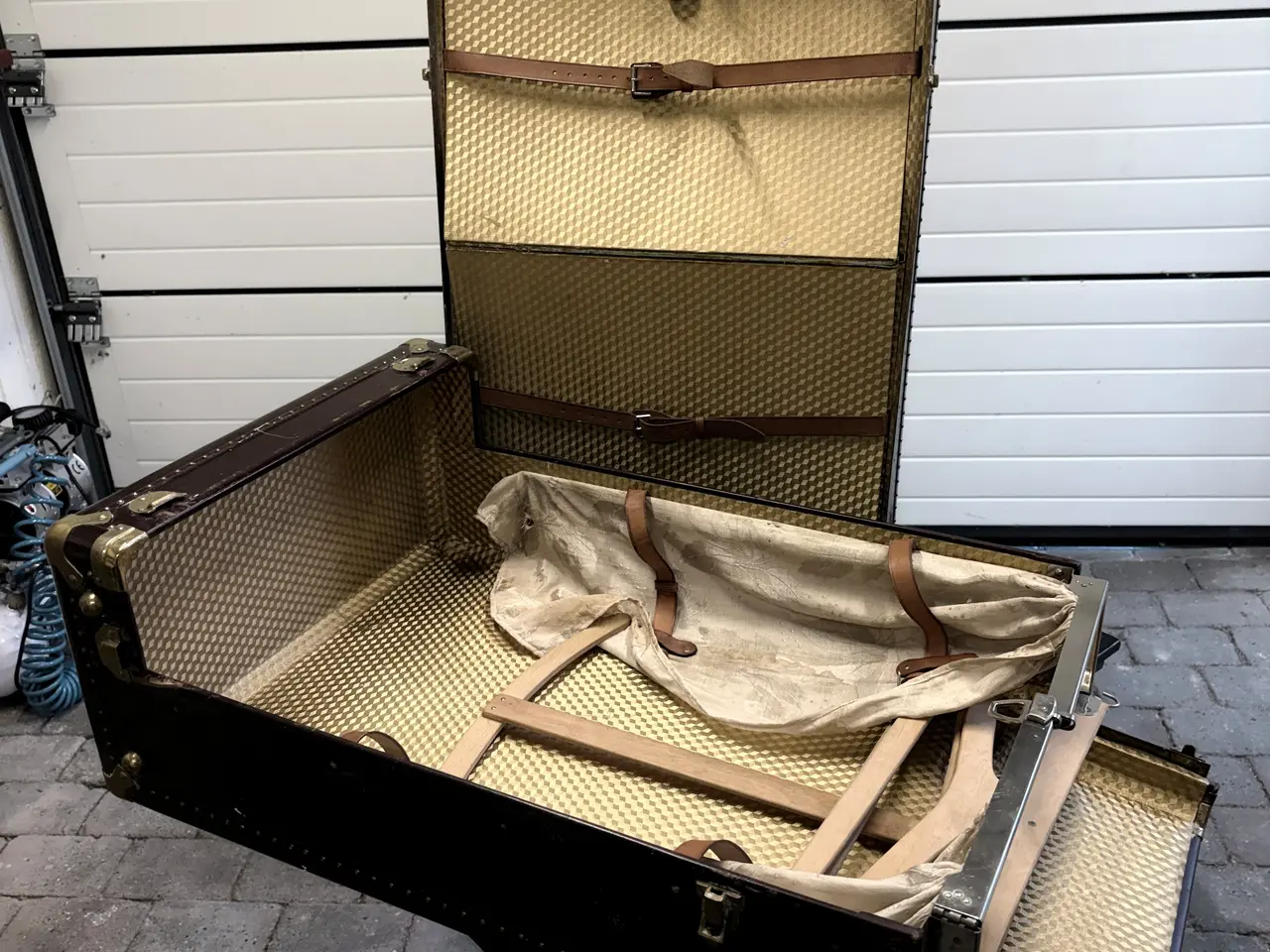 Billede 1 - Retro kuffert med flot indhold
