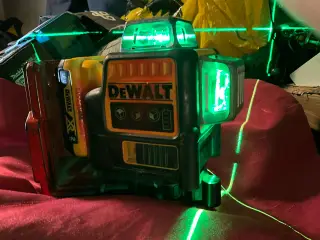 Dewalt linjelaser 3 out put grøn laser med batteri