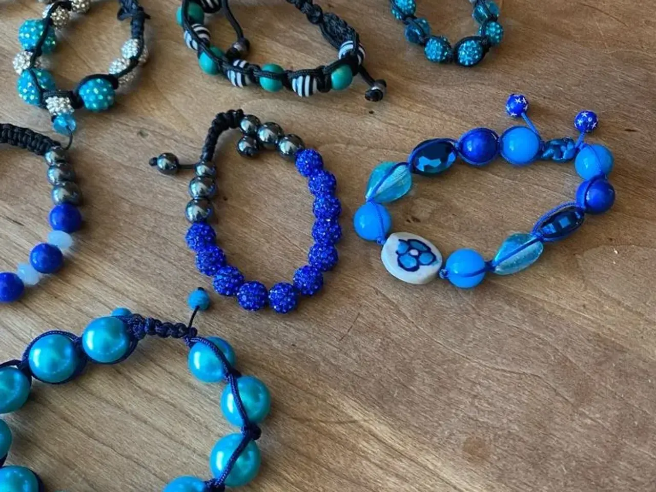 Billede 3 - Nye knyttede armbånd