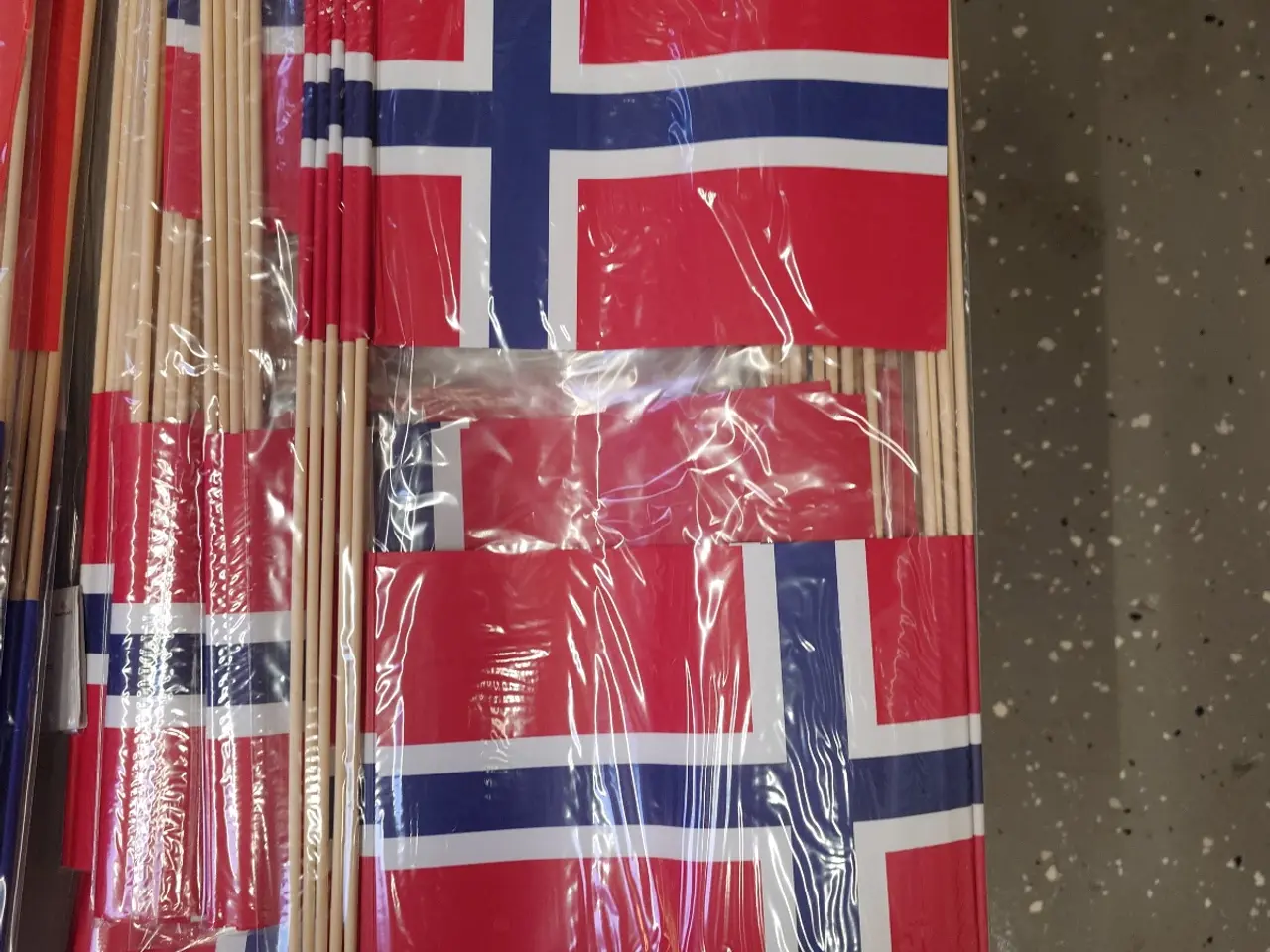 Billede 2 - Papirflag med træpind 
