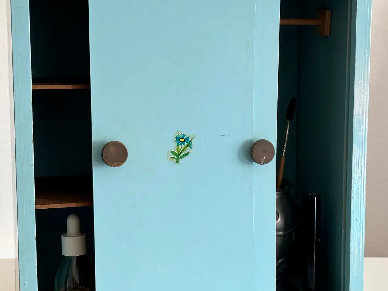 Billede 2 - Vintage dukkeskab m 2 låger