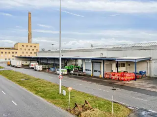 Højloftet lager i Brøndby