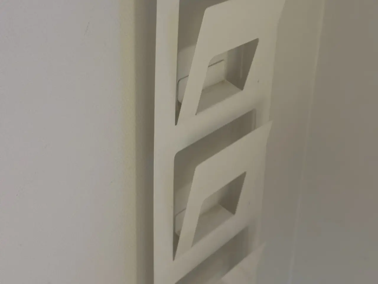 Billede 3 - Ikea Blad/Magasinholder i hvid
