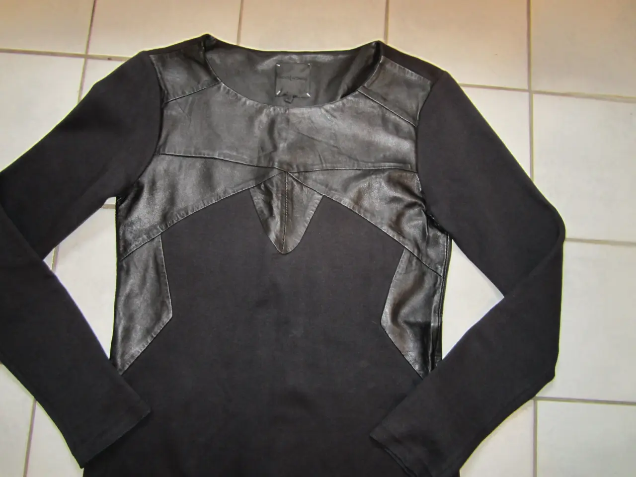 Billede 2 - Elegant Sort Kjole m Skind