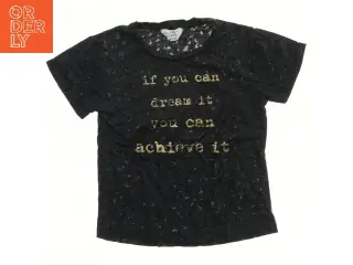 Sort T-shirt med tekst fra Little pieces (str. 122)