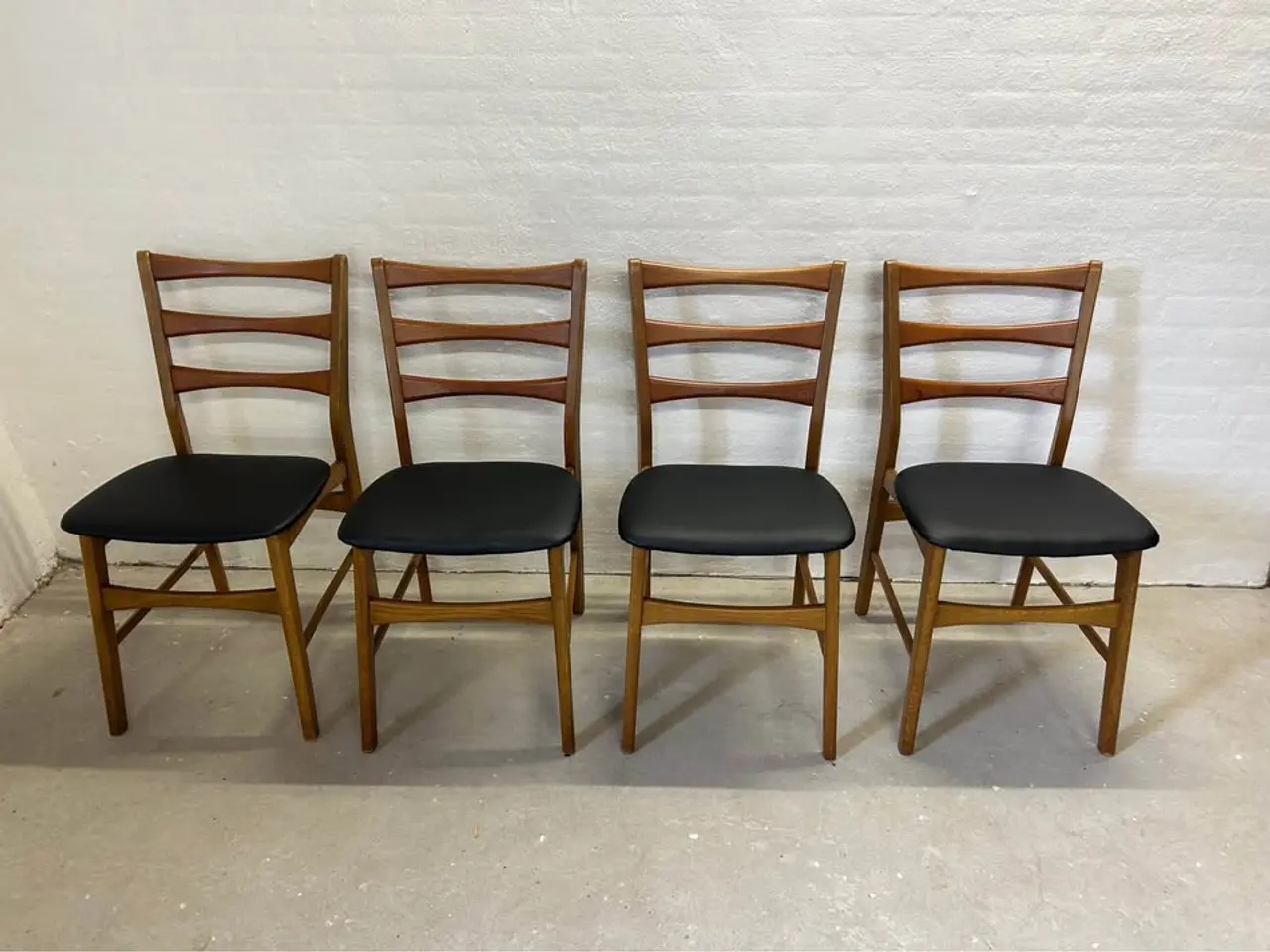 Billede 3 - 🪑 4 stk. vintage Farstrup Model 219 / “Della” –