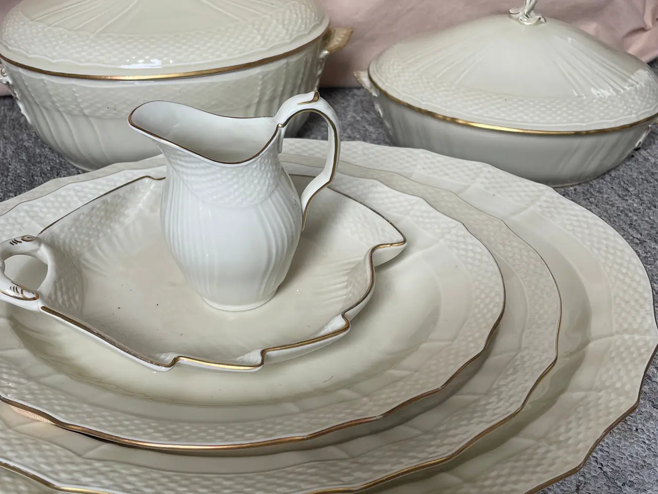 Billede 1 - Royal Copenhagen hvidt stel med.guldkant