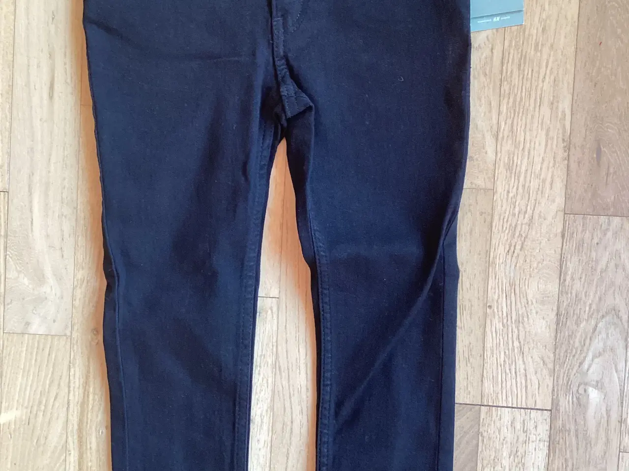 Billede 2 - Sort denim buks, ny