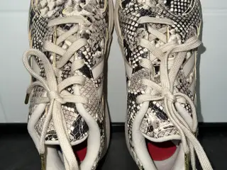 Adidas Sneakers
