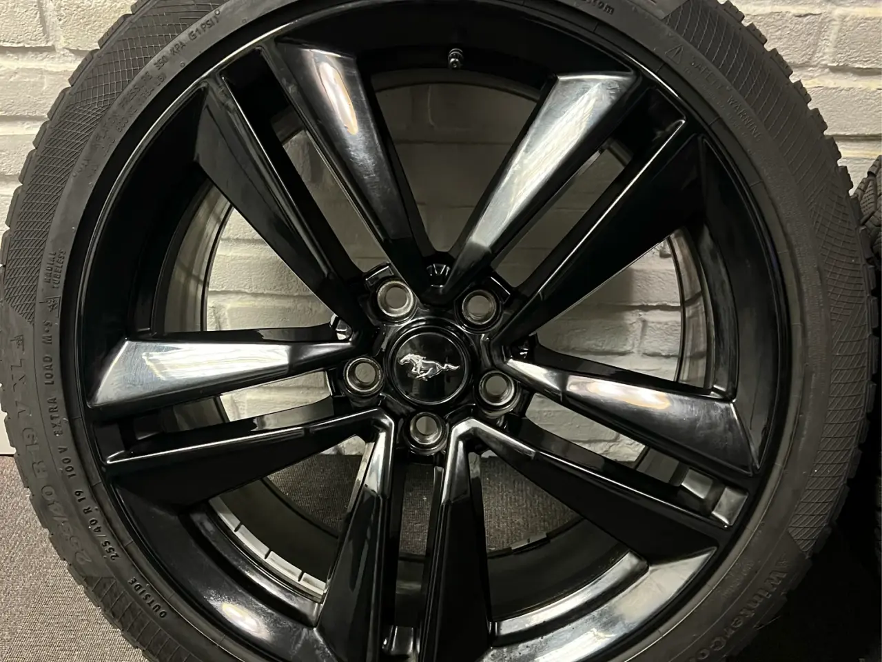 Billede 5 - Mustang fælgsæt med vinterdæk
