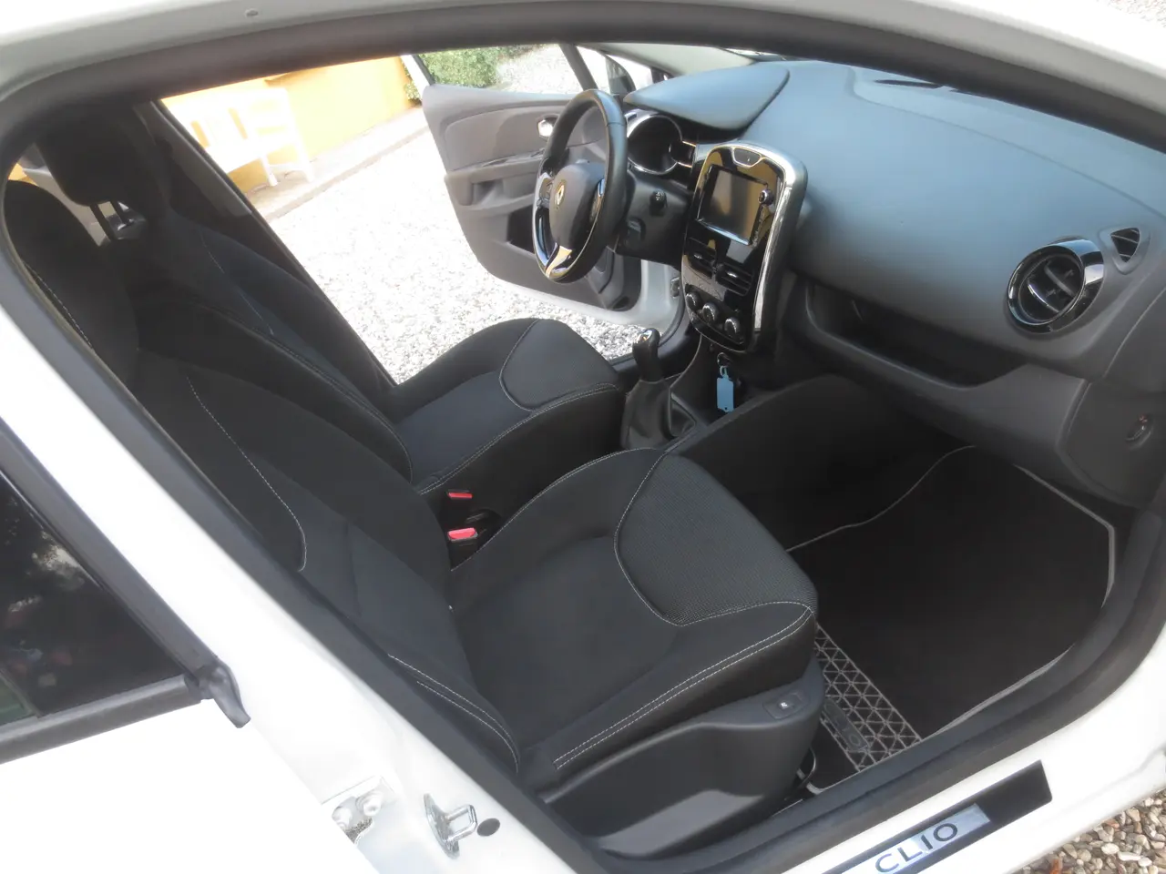 Billede 17 - Fin Renault Ny Clio 1.2 i År 14. Synet 4/26.