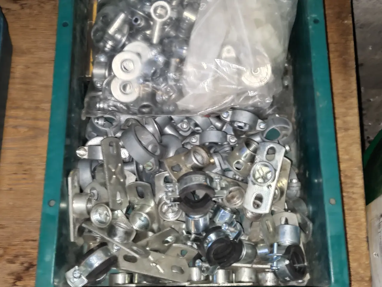 Billede 4 - Fittings, messing, termometre, rørophæng osv.