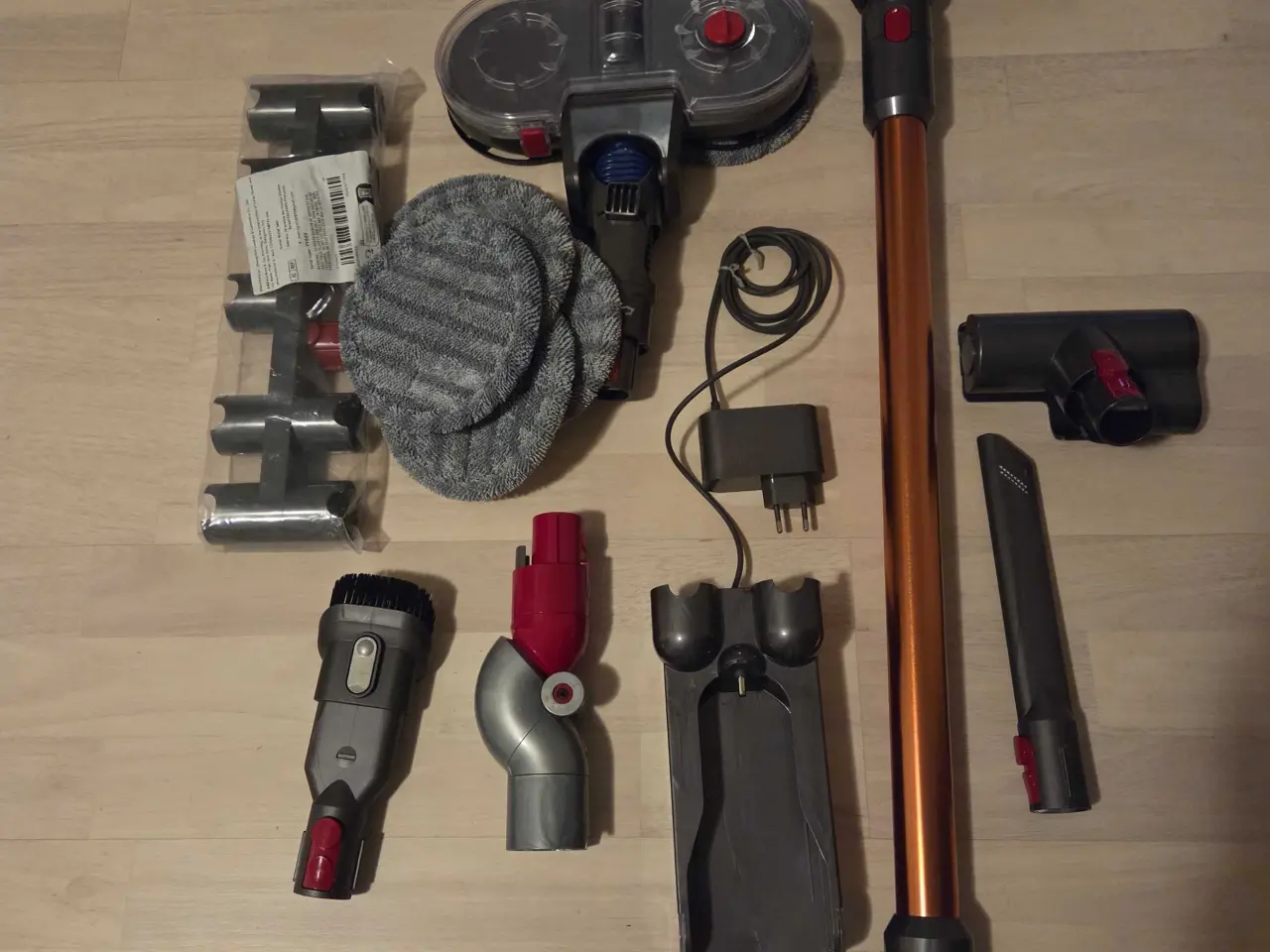 Billede 1 - Dyson V10 med flere tilbehør