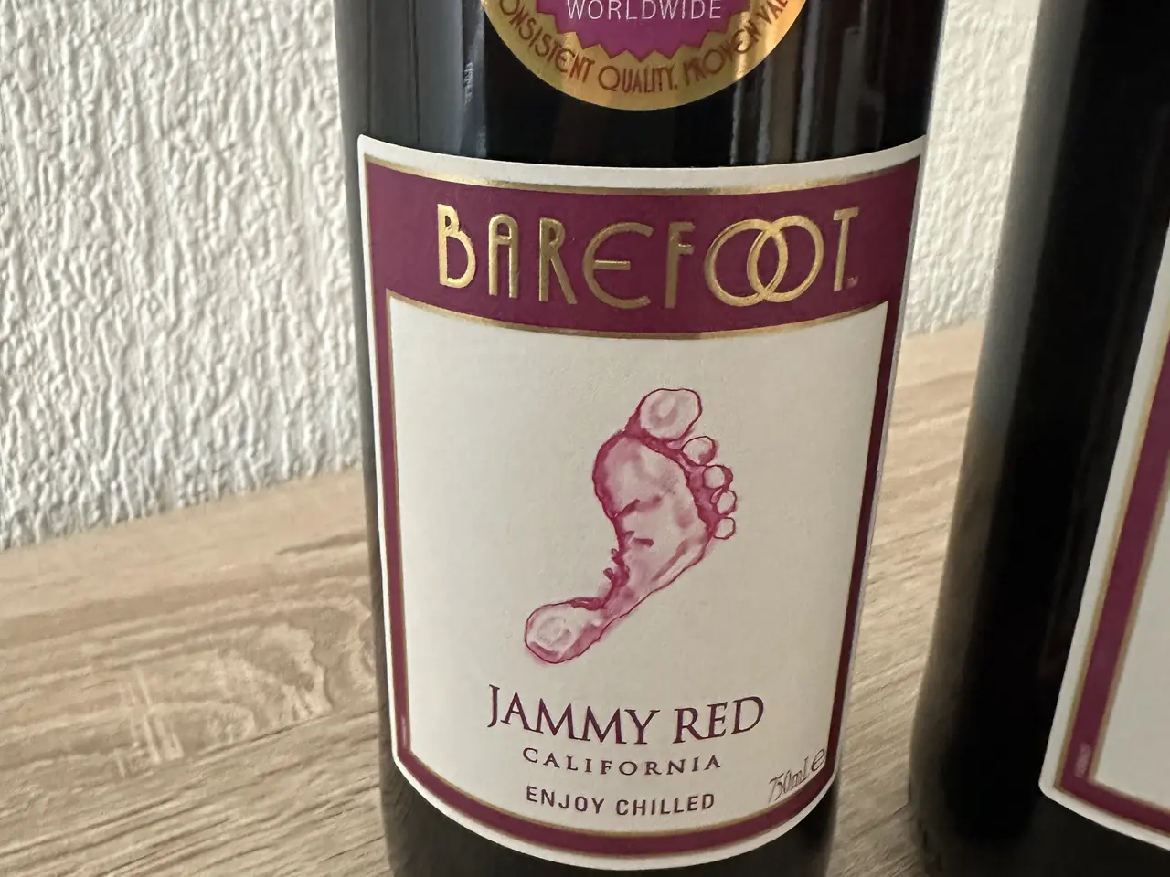 Billede 2 - 2 flasker Barefoot Jammy red rødvin sælges
