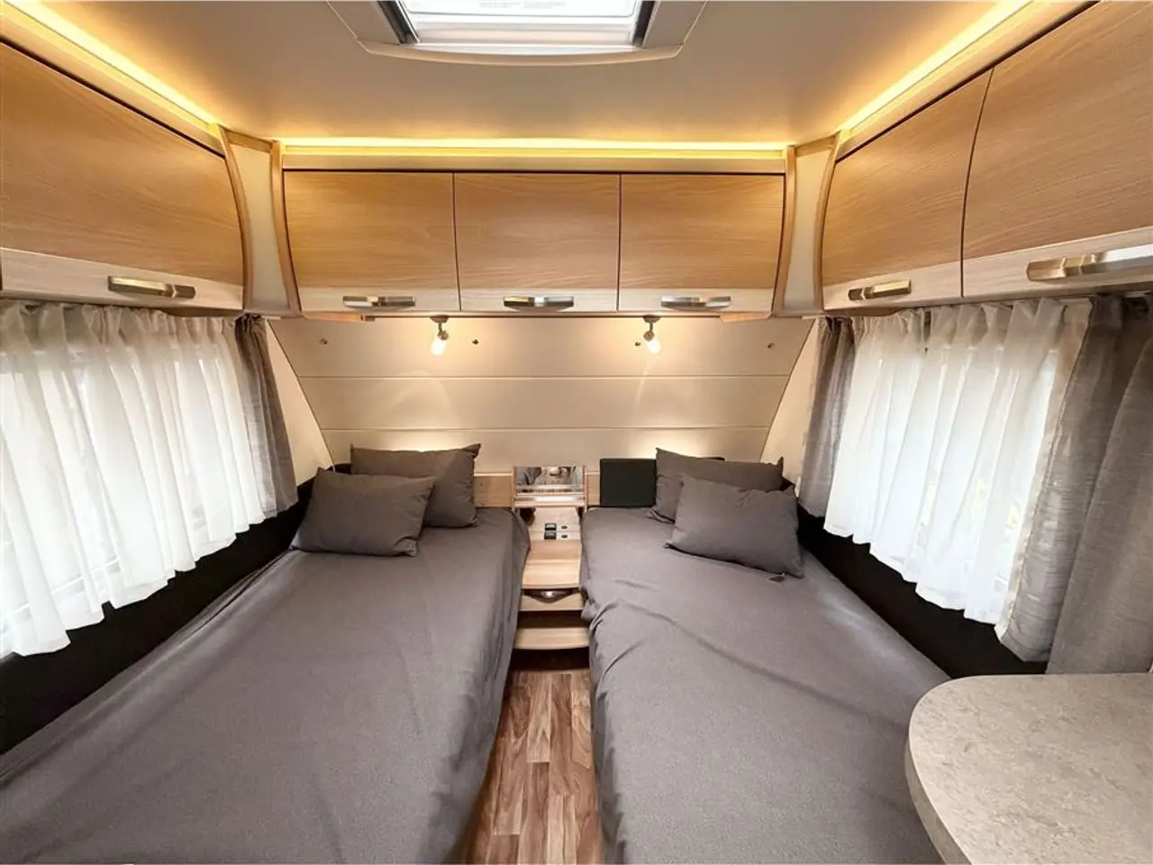 Billede 13 - 2016 - Knaus Südwind Silver Selection 460 EU Enkeltsenge-Lamel-Gulvtemp.-Telt