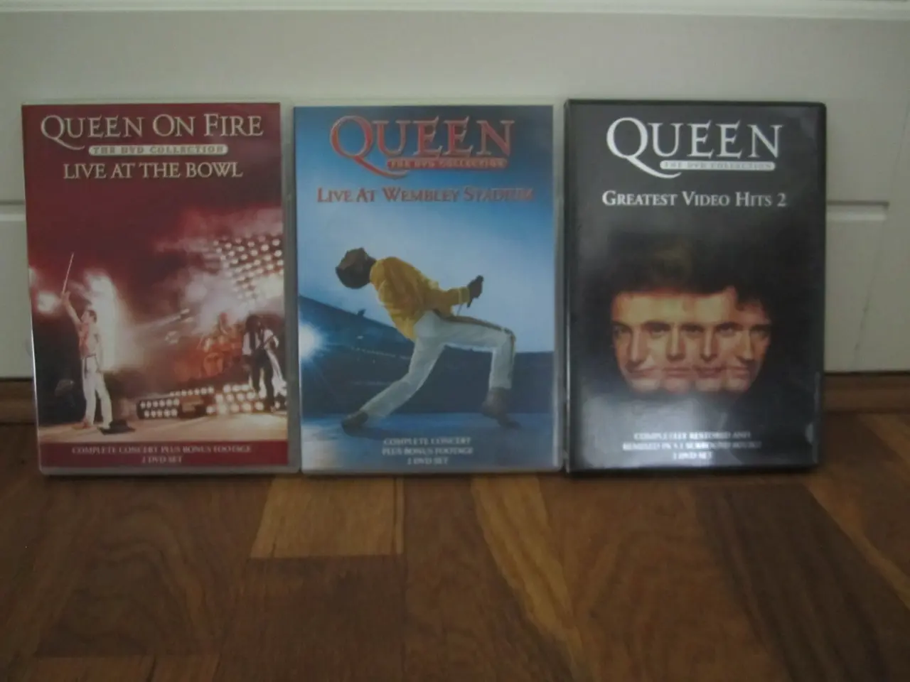 Billede 2 - QUEEN. BYD. 3 x DVD.