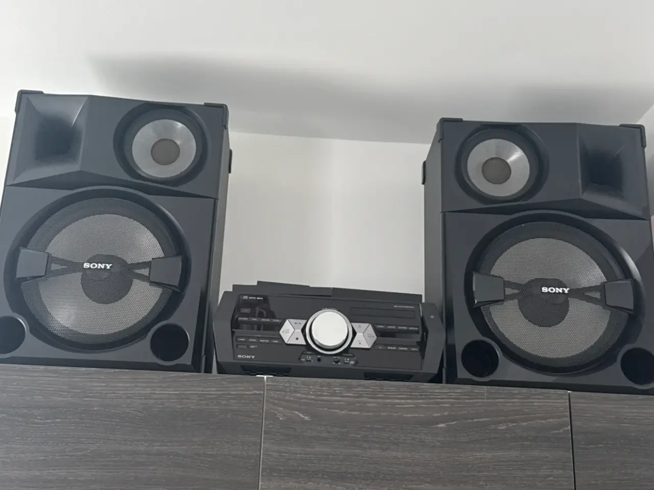 Billede 1 - Sælger et kraftfuldt Sony stereoanlæg med 2 origin