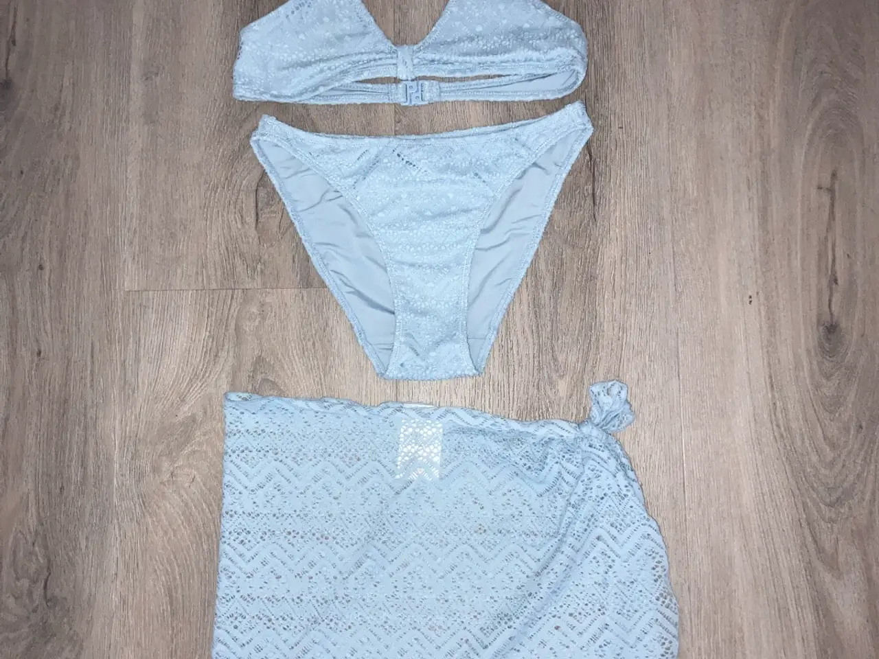 Billede 1 - Bikini og skørt str. 146/152