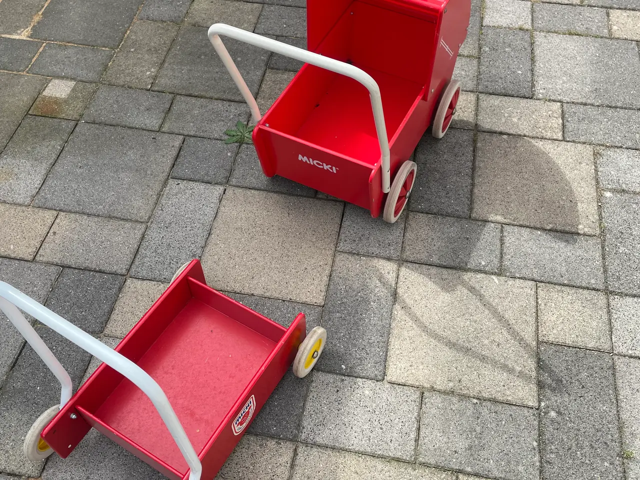 Billede 1 - Dukkevogn og gåvogn