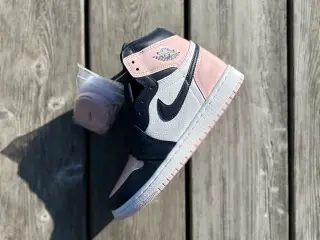 Jordan 1 High “Atmosphere” (W) i str. 37.5