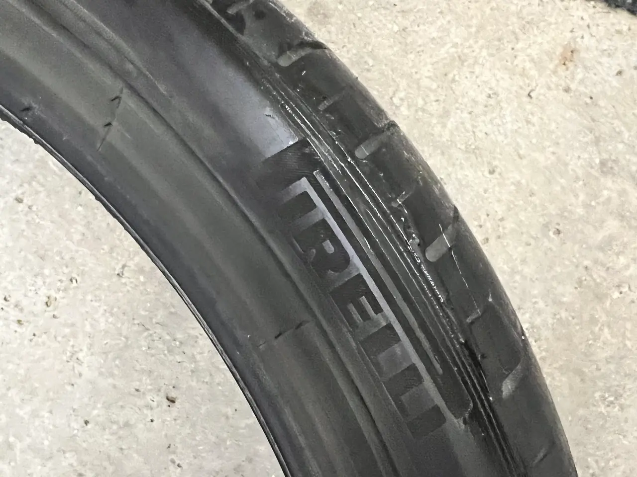 Billede 4 - Tesla model y 255/35/r21 pirelli p zero