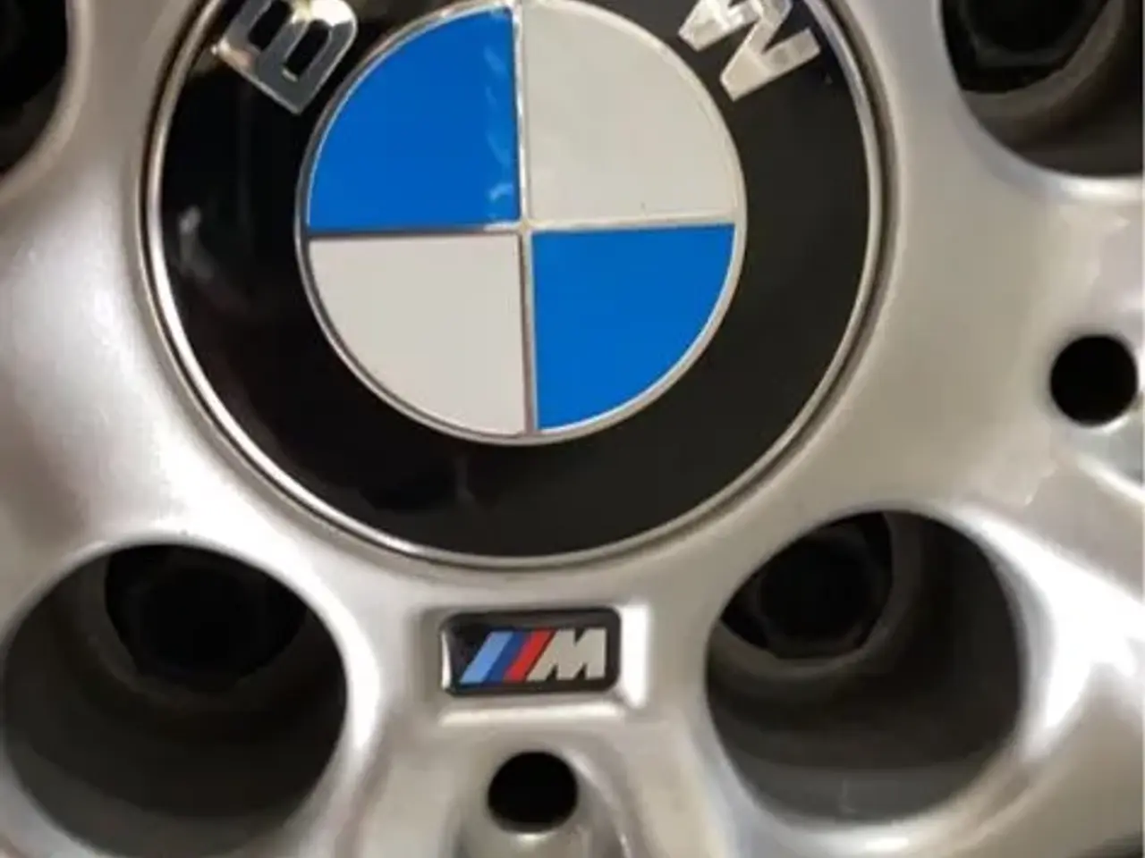 Billede 2 - BMW M mærker 9X17mm 4stk