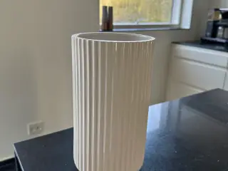 LYNGBY Porcelæn Vase - 25 cm hvid