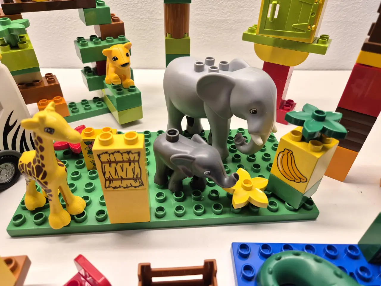 Billede 3 - Duplo Safari Mange dyr, Safari bus, 2 små plader 