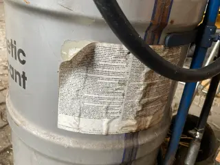 Pumpe med olietønde 