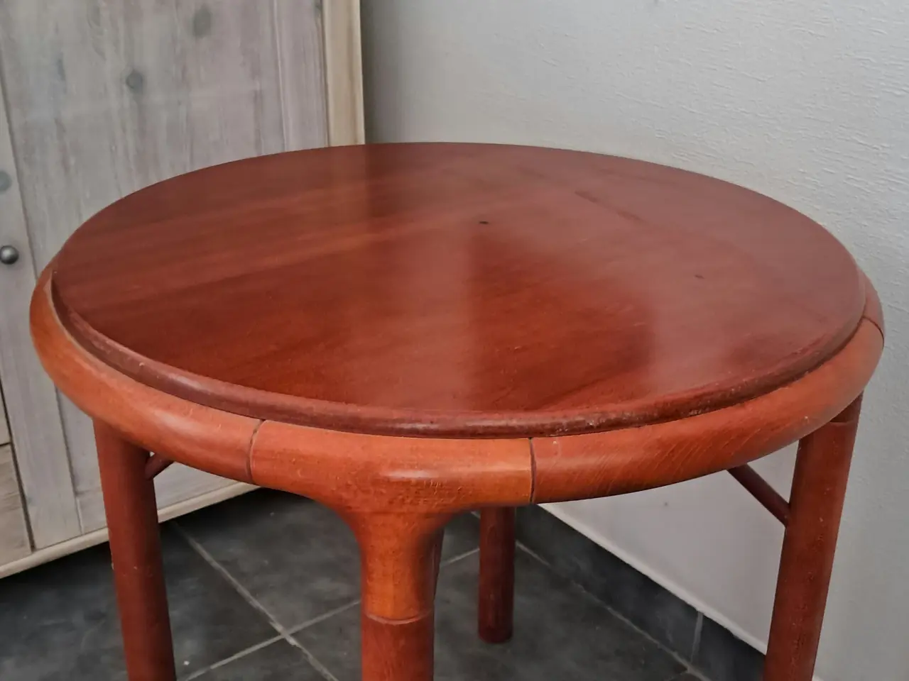 Billede 4 - Flot massivt sofa/hjørnebord sælges.