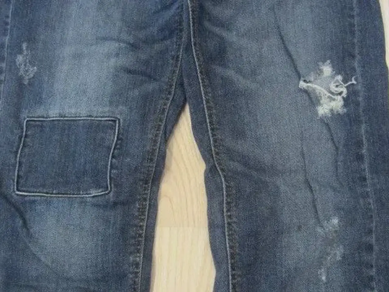 Billede 2 - Str. XS/S, elastiske bukser i slidt look