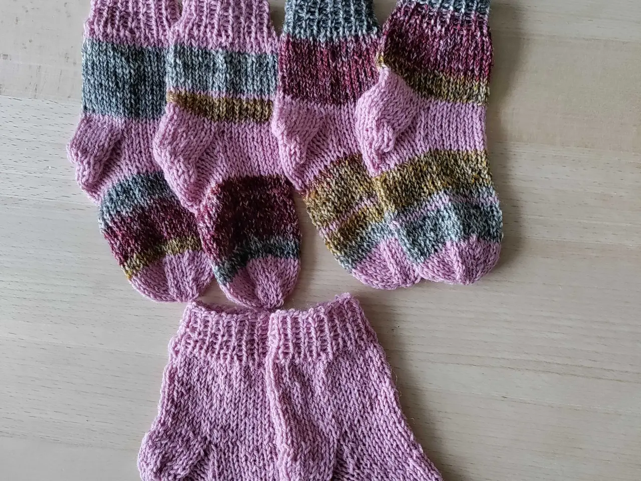 Billede 4 - Uld ny til baby 
