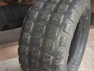 Dæk til havetraktor