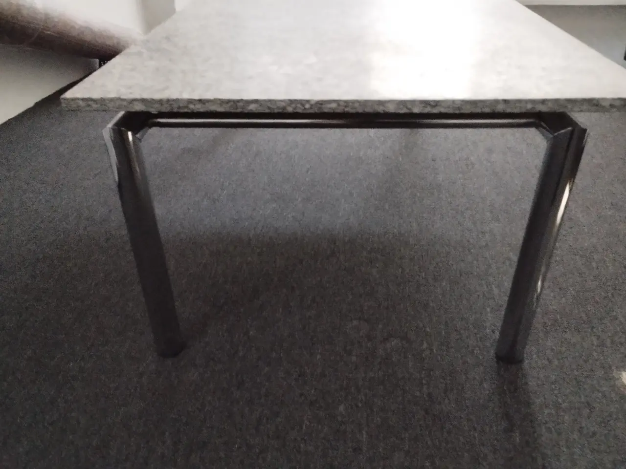 Billede 6 - Sort lædersofa og marmor sofabord