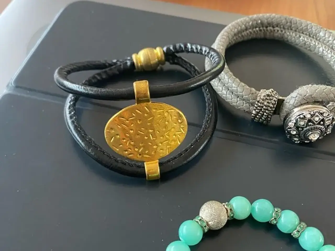 Billede 2 - Flotte armbånd