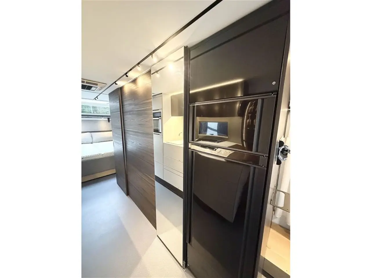 Billede 18 - 2022 - Adria Astella 754 DP Queensbed-Alde-Gulvvarme-El Thule markise