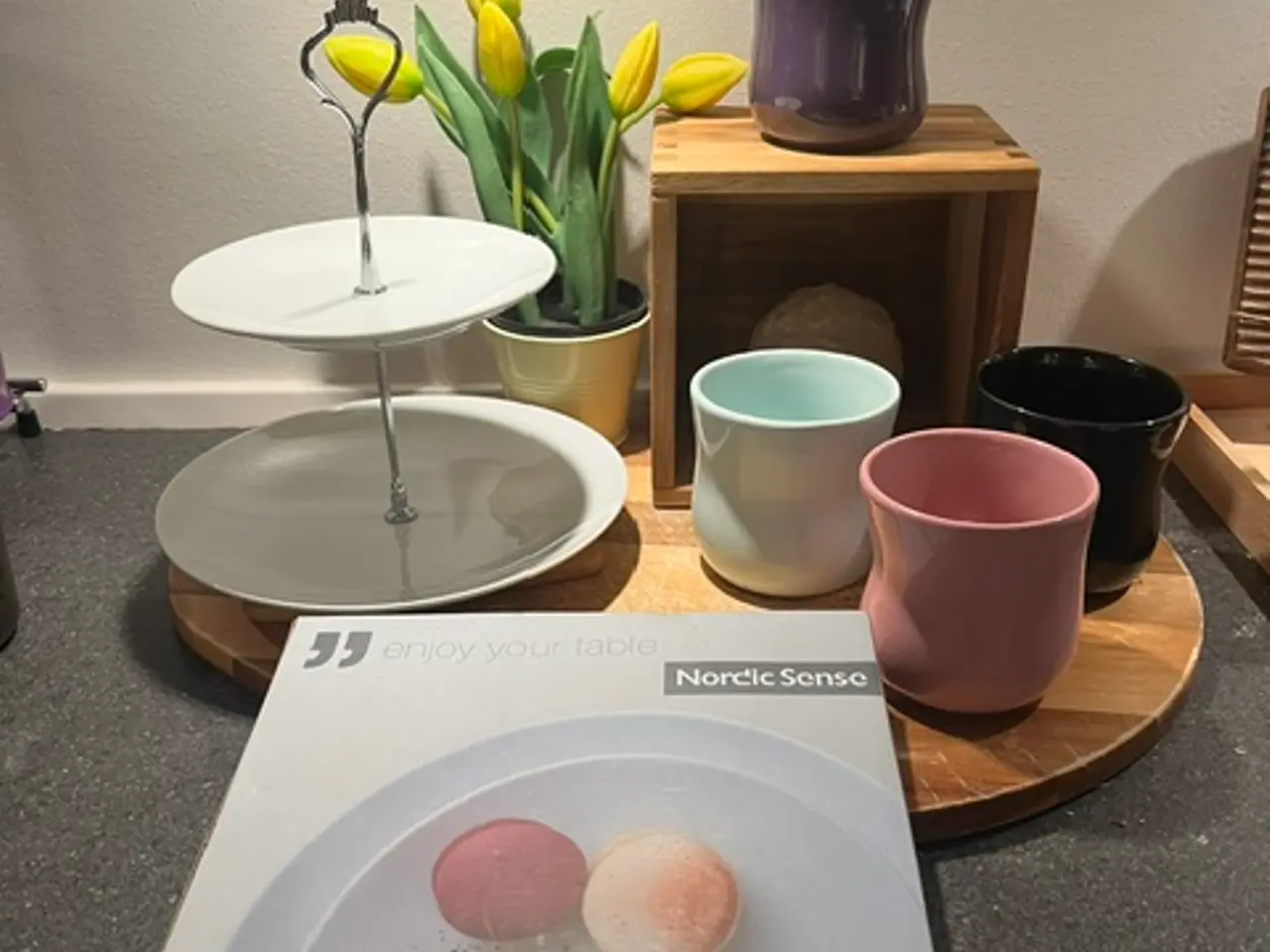 Billede 1 - Nordic Sense kageopsats & 3 originale Kähler krus