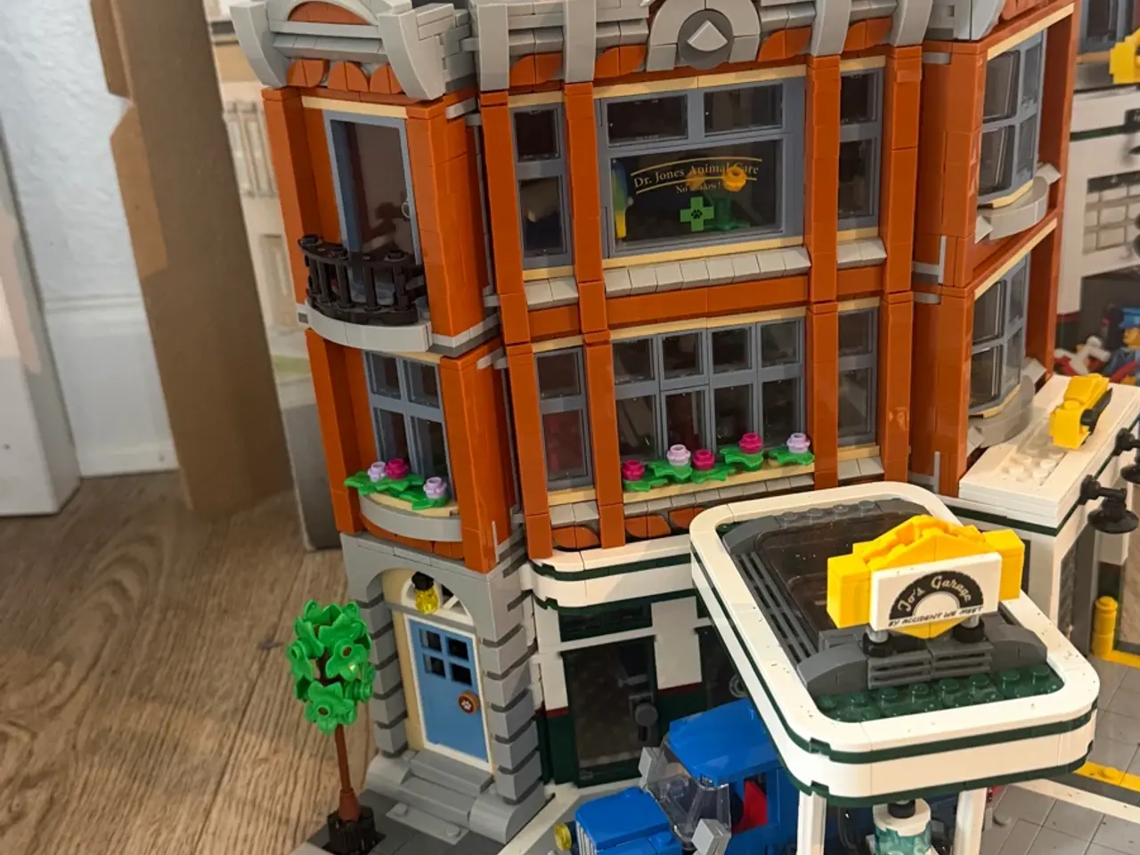 Billede 2 - Lego Creator Expert 10264 - Corner Garage