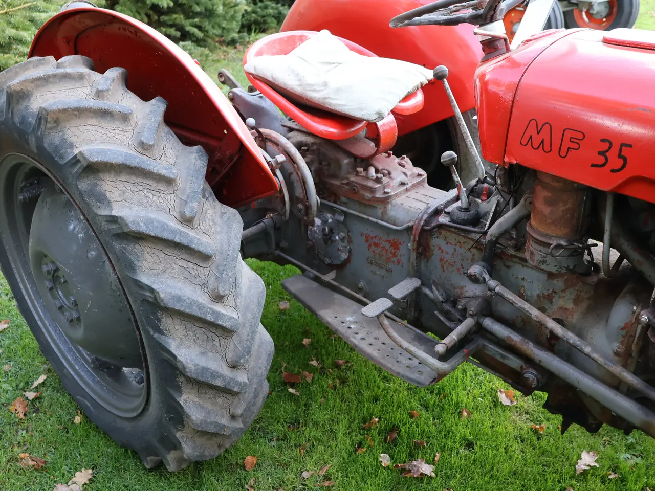 Billede 14 - Massey Ferguson 35. Benzin.