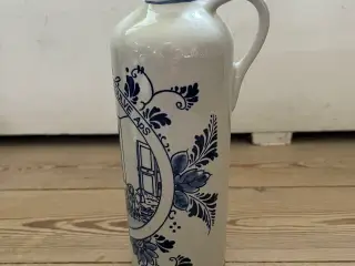 Delft kande / flaske med tekst