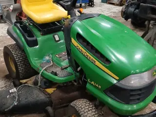 John Deere L147 havetraktor