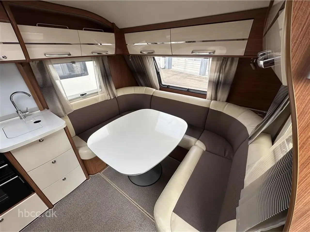 Billede 2 - 2015 - Adria Alpina 613 UT   Adria Alpina 613 UT (2015) – Luksus helårsvogn med mover og enkeltsenge