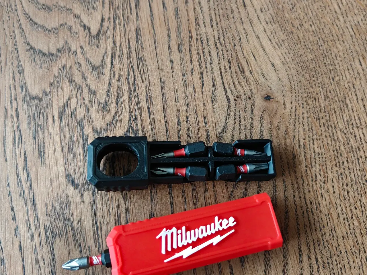 Billede 2 - Milwaukee skruetrækker med bitsholder