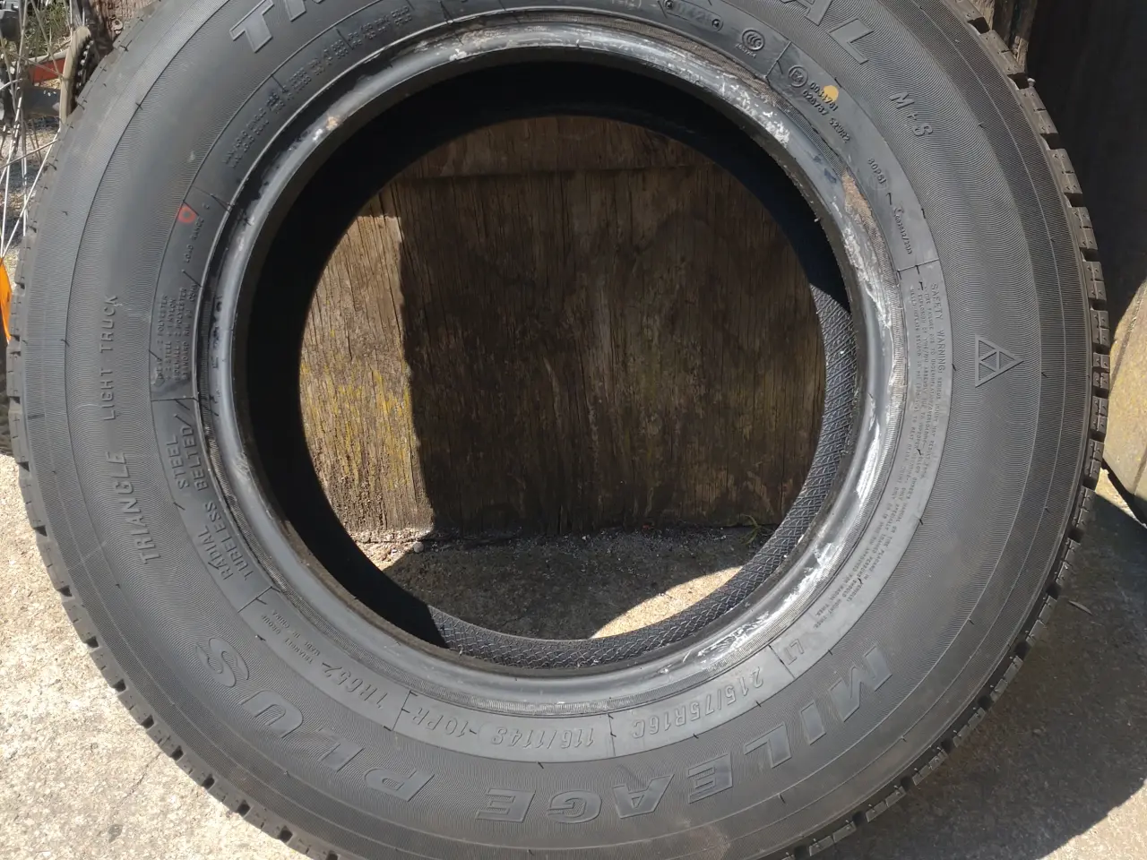 Billede 1 - Nyt 215/75R16c