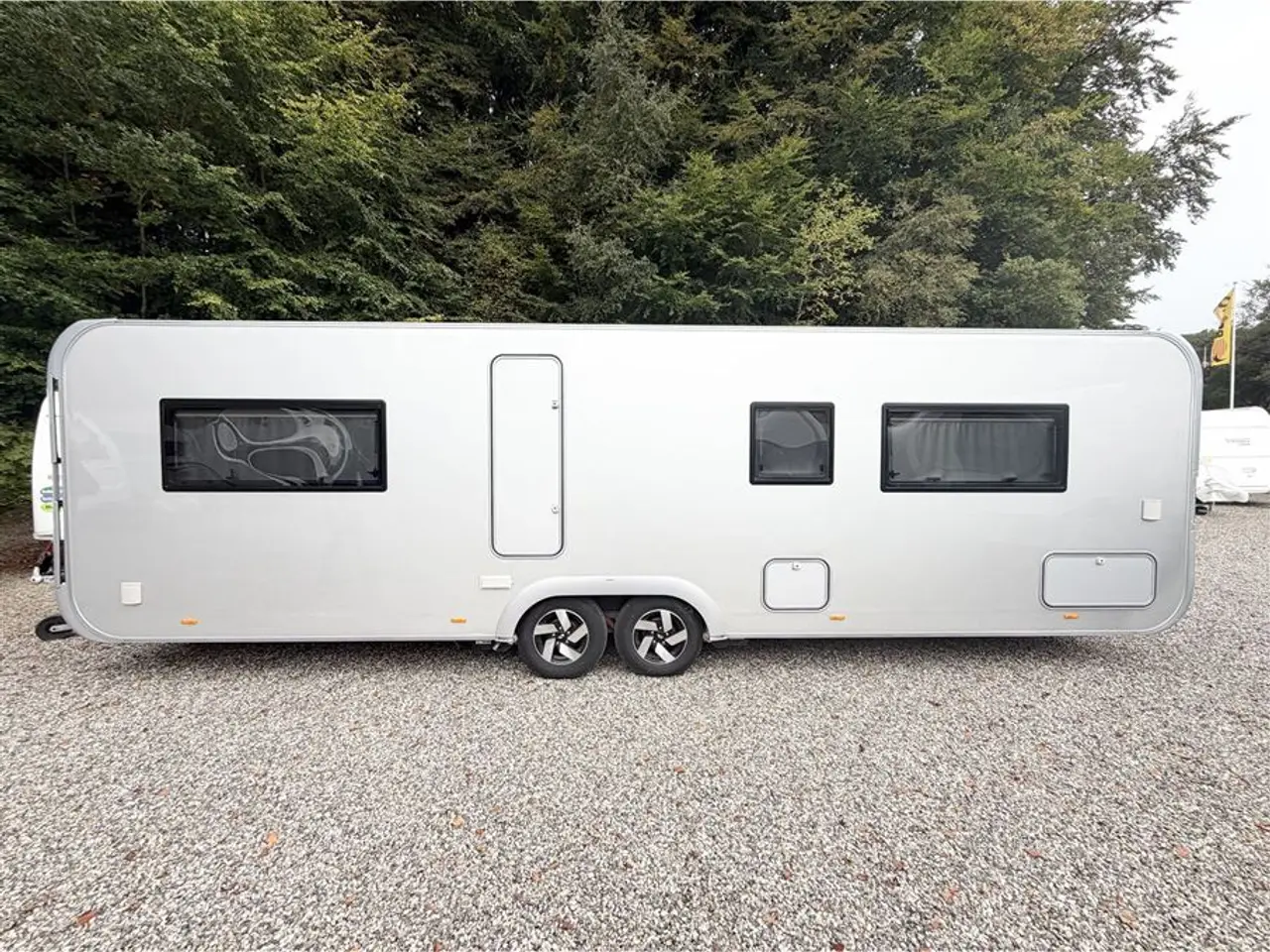 Billede 7 - 2022 - Adria Astella 754 DP Queensbed-Alde-Gulvvarme-El Thule markise