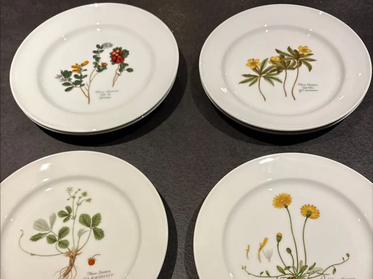 Billede 2 - Flora Danica tallerkener sælges
